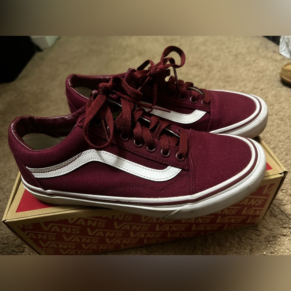 Vans Men's Burgundy and White Low-Top Sneakers